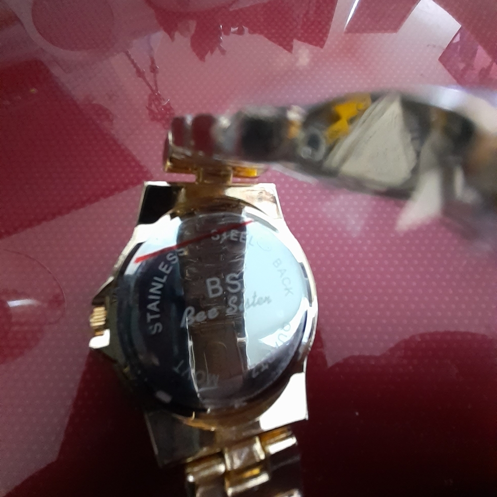 Nwot Bling Sparkle Rhinestone Goldtone watch - Picture 7 of 8